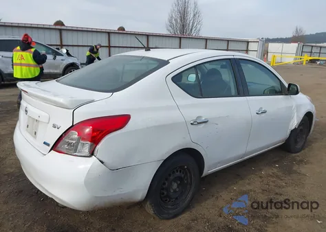 2014 Nissan Versa 1.6 Sv z USA, uszkodzony, nr VIN 3N1CN7AP1EL819776